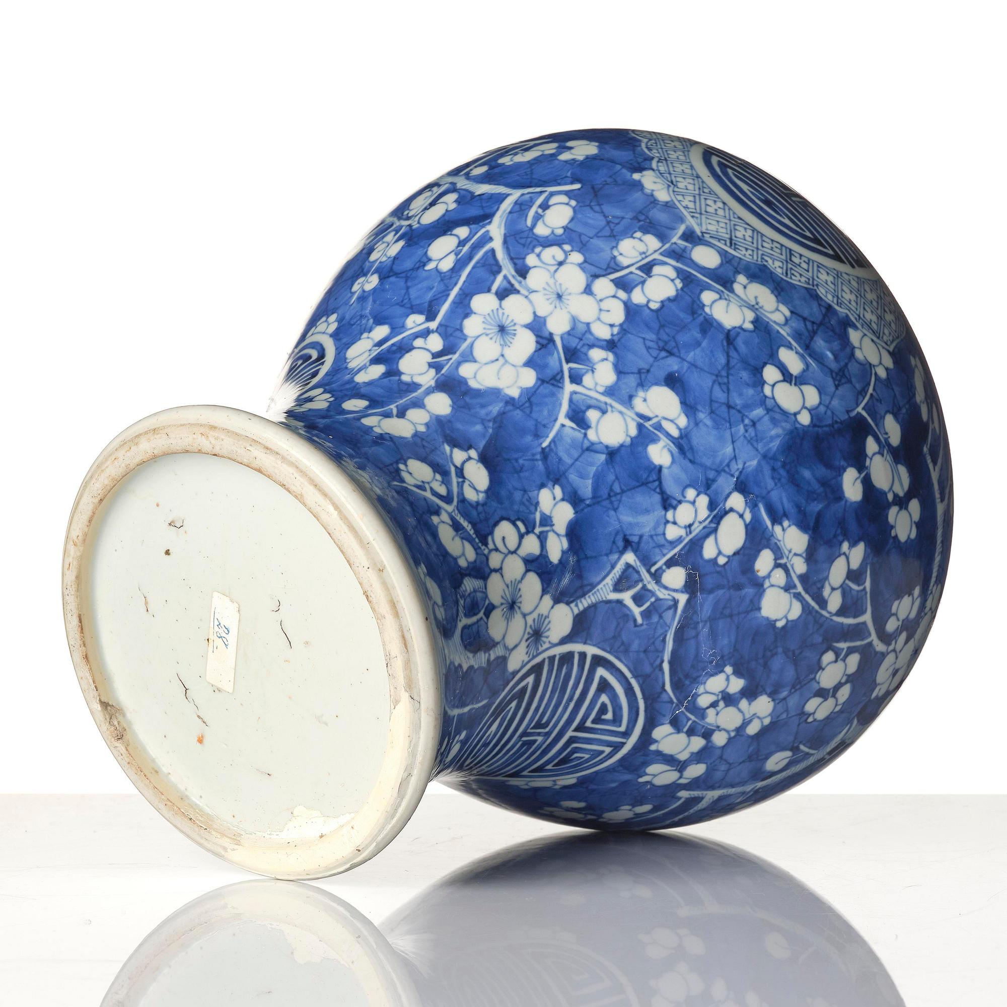 Vas, porslin. Qingdynastin, Kangxi (1662-1722).