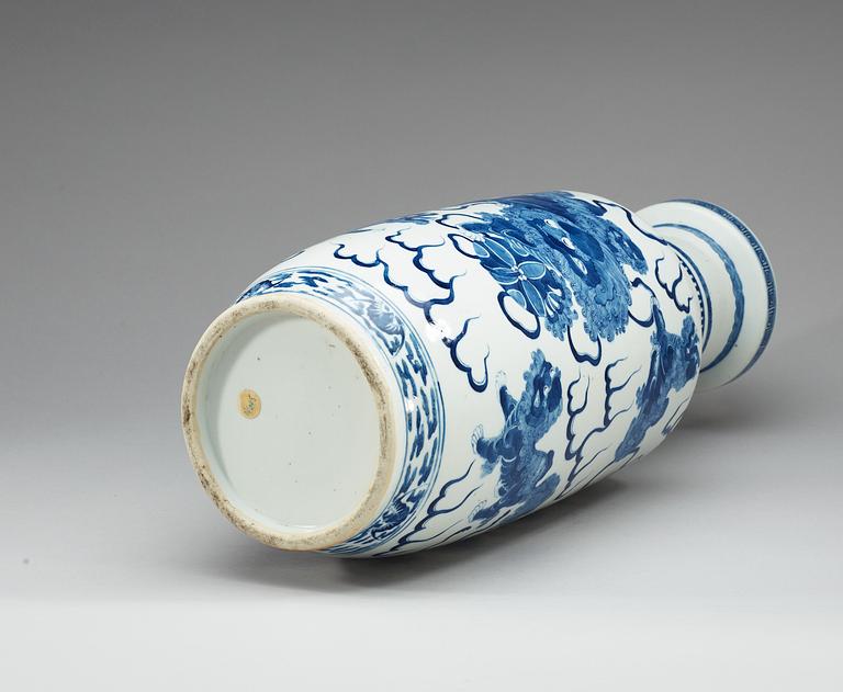 VAS, porslin. Qing dynastin, 1800-tal.
