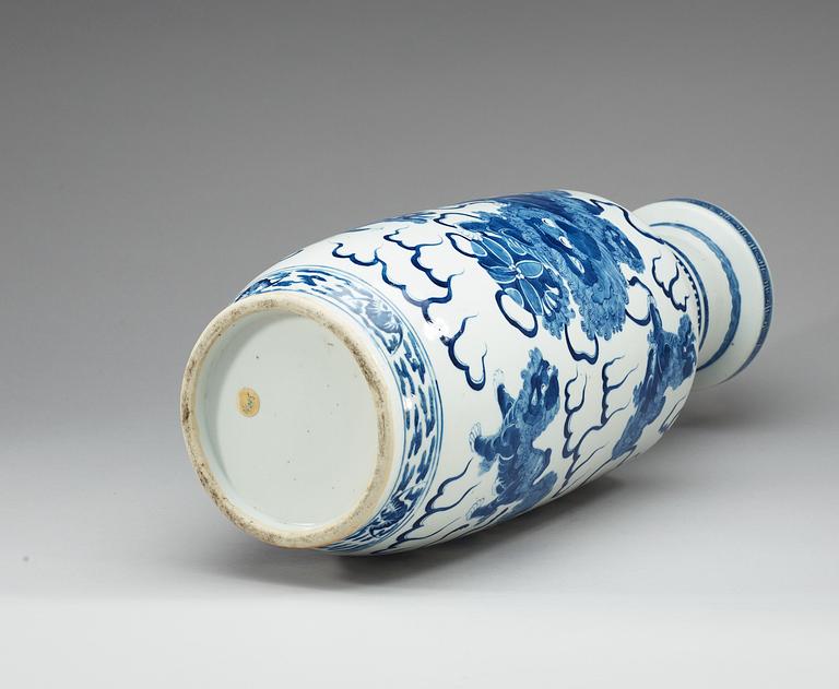 A large blue and white roleauvase, Qing dynasty, 19th Century.