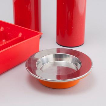 Three ash trays and one cutlery holder, ia designed by Joe Colombo and Gino Columbini for Kartell, 1960/70s.