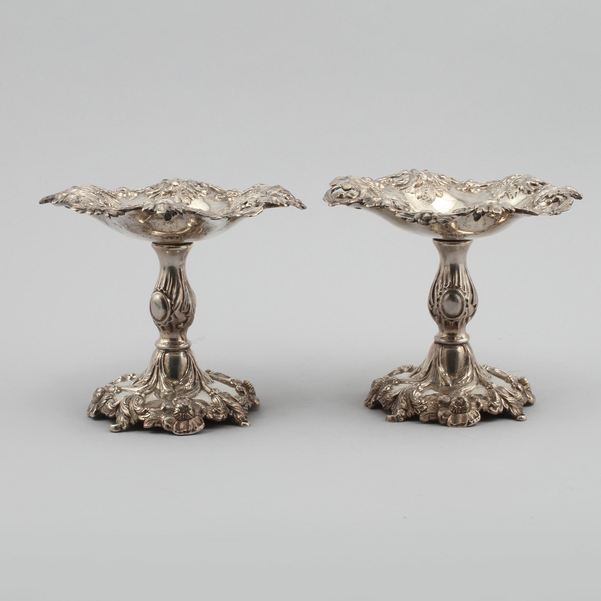 STRÖSKÅLAR, ett par, silver, Christoffer Creutz, Stockholm, 1861. Vikt 488 g.