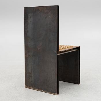 Gabriel Wiese, a chair.
