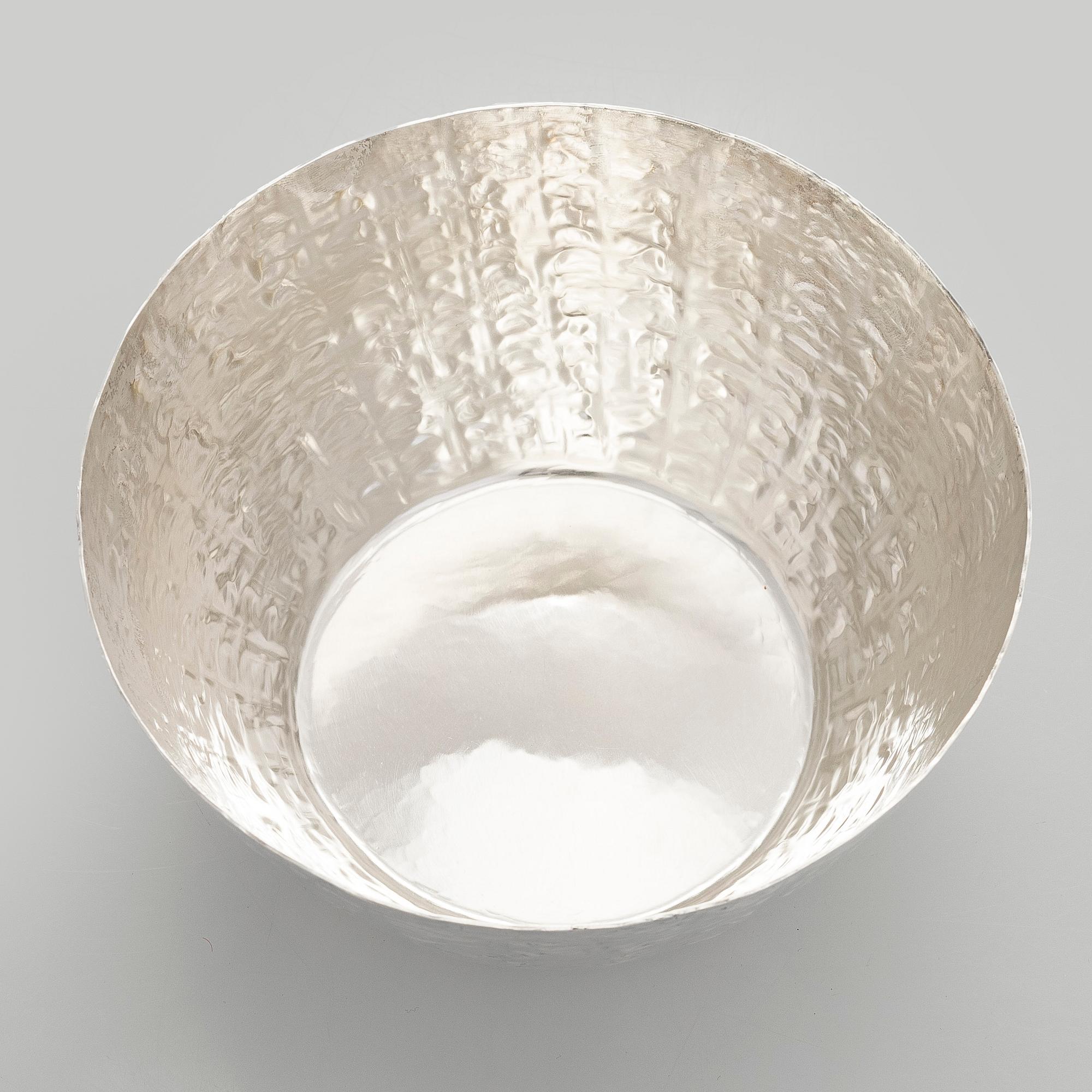 Tapio Wirkkala, A silver bowl, Kultakeskus Hämeenlinna  2001.