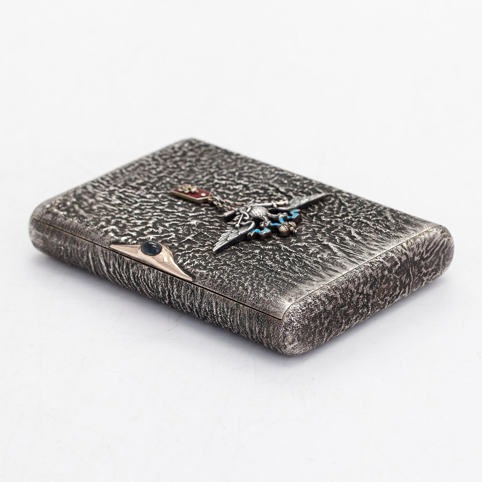 Cigarettetui, silver, samorodok-teknik, emalj. Med tsar Nikolaj I av Rysslands monogram.