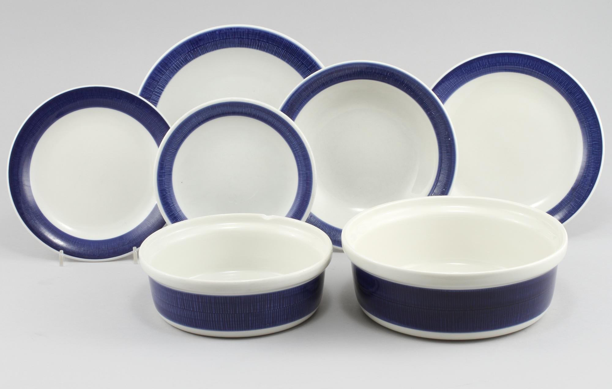 SERVISDELAR, 45 st, porslin, "Koka blå", Hertha Bengtsson, Rörstrand, 1956-88.