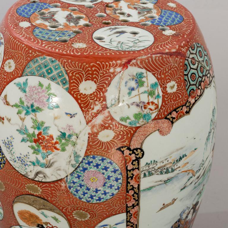 TRÄDGÅRDSPALL Japan omkring 1900 porslin.