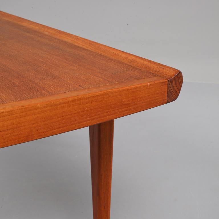 SOFFBORD, omkring 1900-talets mitt.