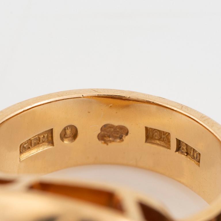 Gold and brilliant cut diamond ring.