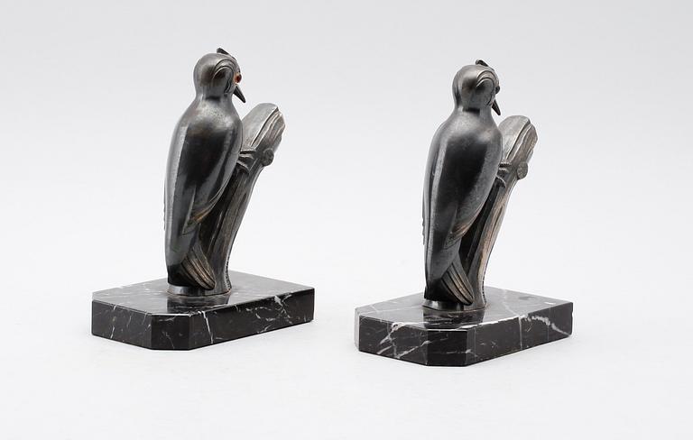 BOKSTÖD, 1 par, patinerad metall, signerade Franjuo, 1900-talets första hälft.