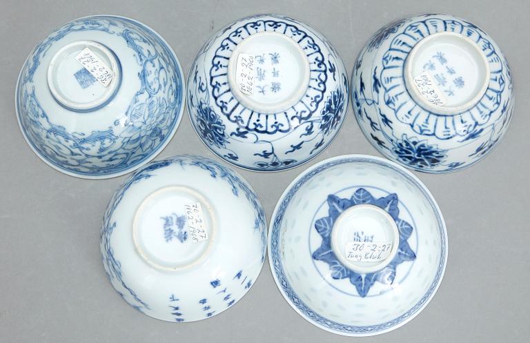 KOPPAR, 5 st, porslin, 1800/1900-tal.