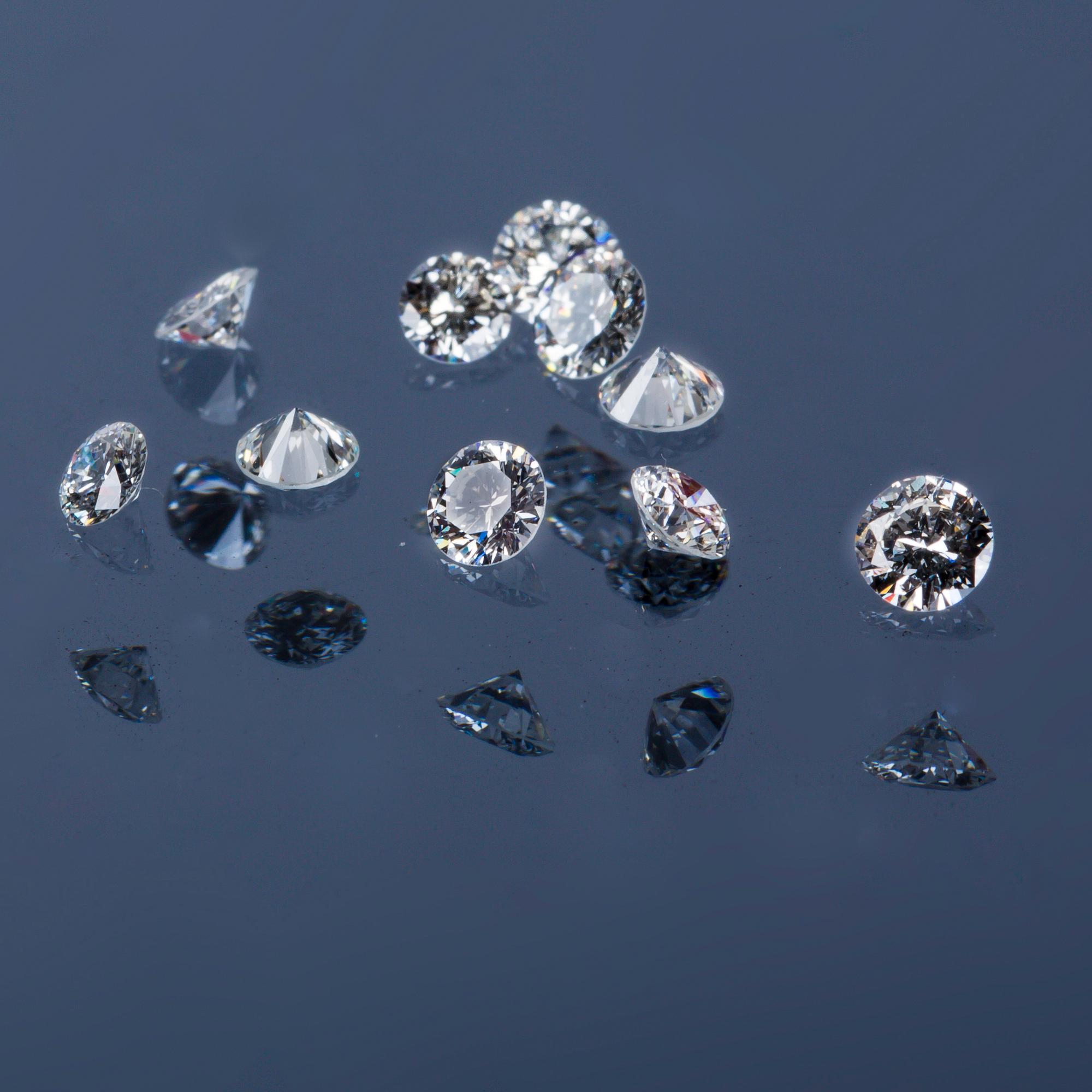 DIAMANTER, 10 st, oinfattade, briljantslipade, 1.02 ct enligt certifikat.