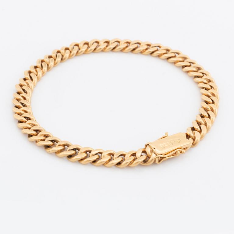 18K gold curb link bracelet.