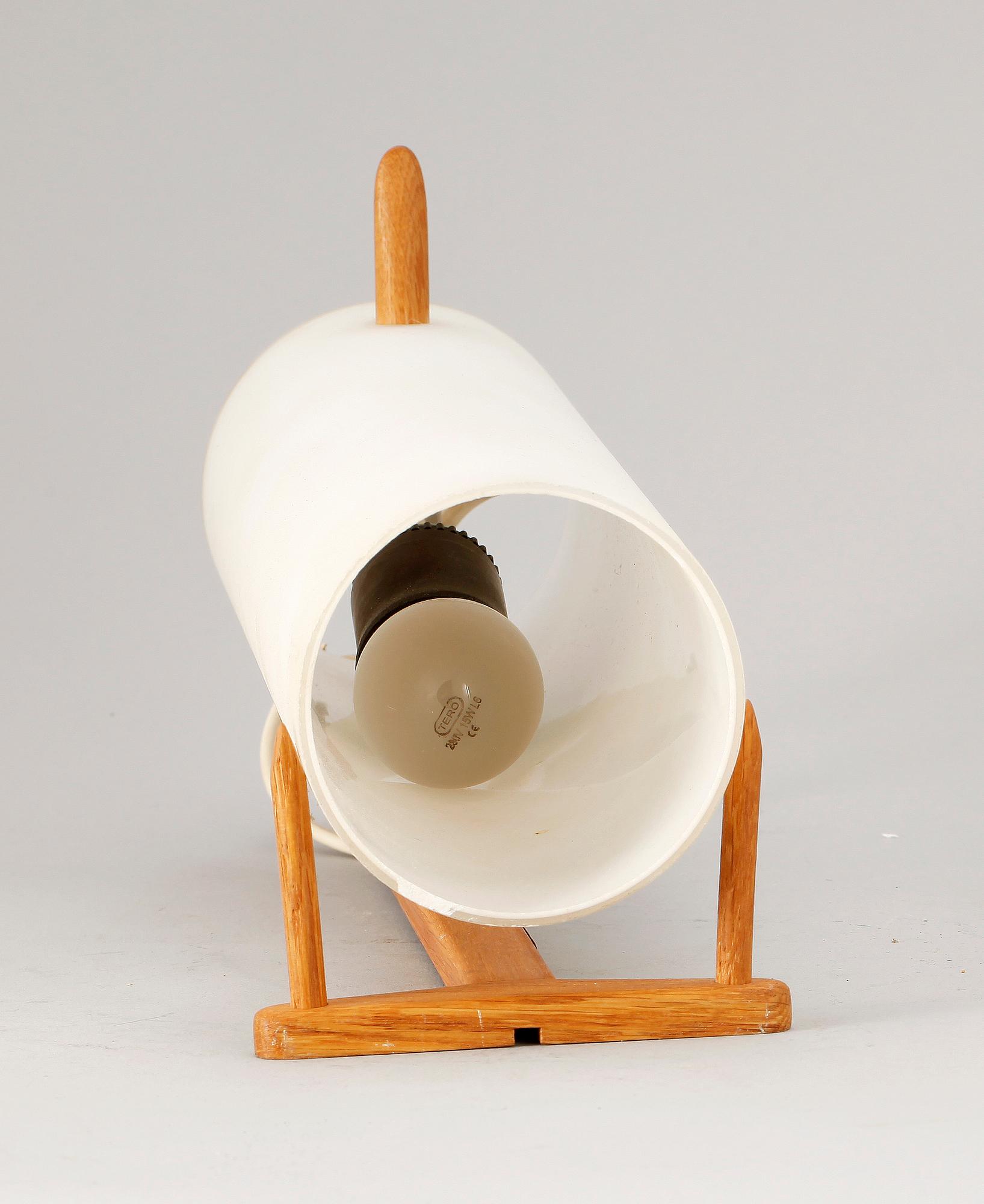 VÄGGLAMPA, ek och opalglas, Luxus, Vittsjö, 1950/60-tal.
