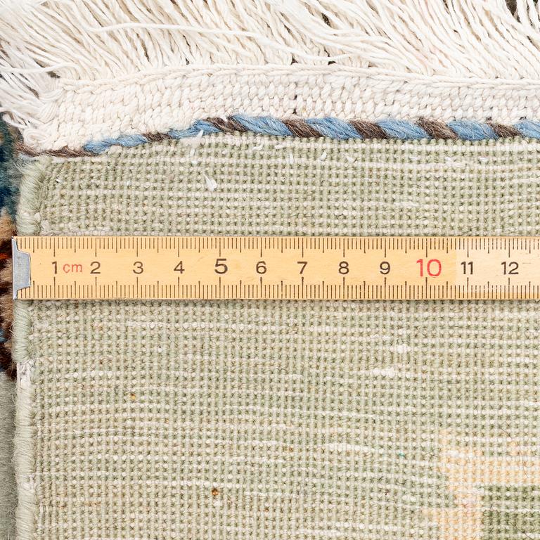 Matta, Keshan, ca 370 x 270 cm.