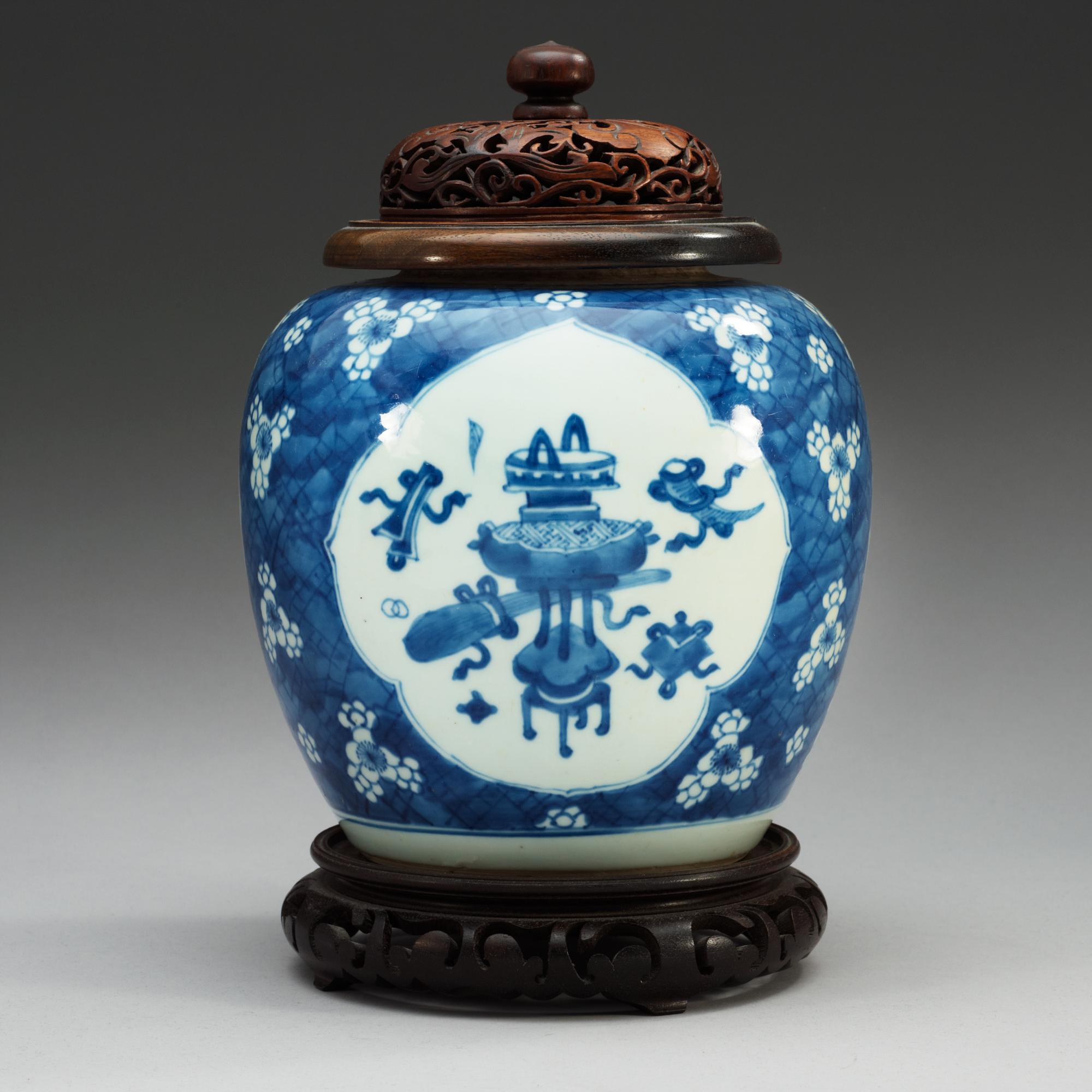 KRUKA, porslin. Qing dynastin, Kangxi (1662-1722).