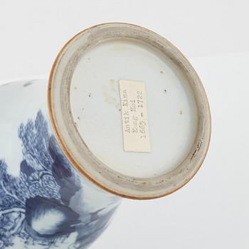 A blue and white vase, Qing dynasty, early 18th Century.