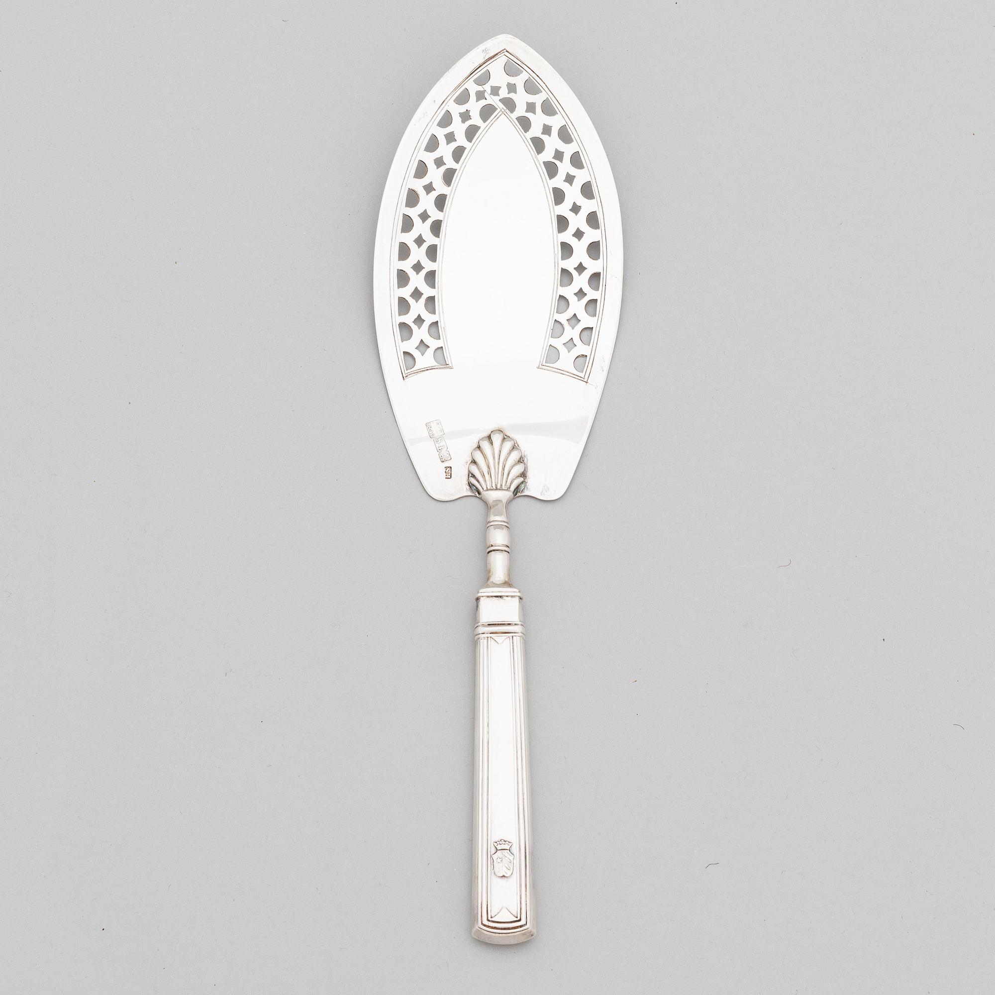 A fish server in silver, maker's mark of Erik Wilhelm Sällström, Saint Petersburg 1847.