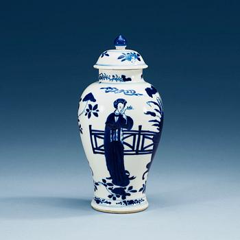 A blue and white vase with cover, Qing dynasty, Kangxi (1662-1722).