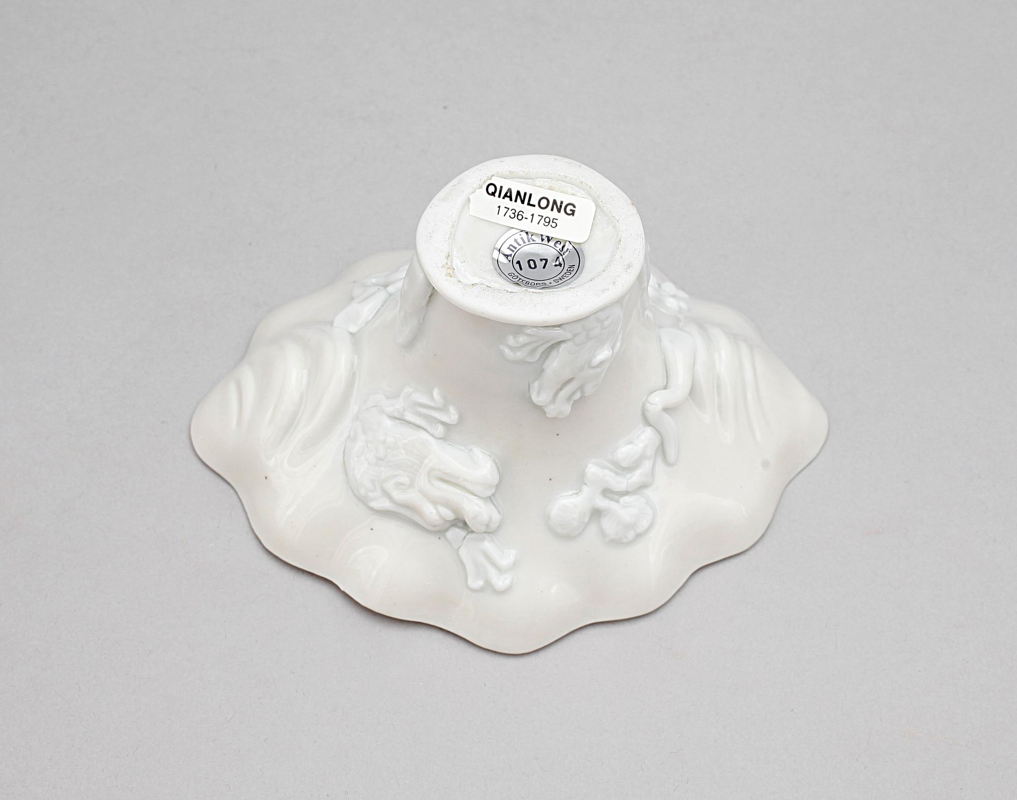 VINOFFERBÄGARE, blanc de chine, Kina, 1700-tal.