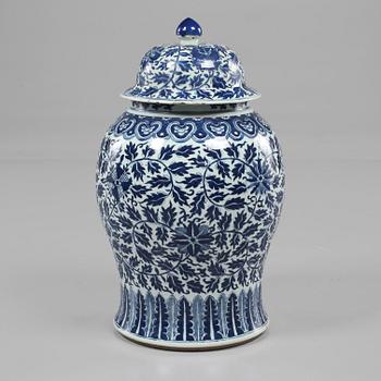 LOCKURNA, porslin, Kina, 1700/1800-tal.