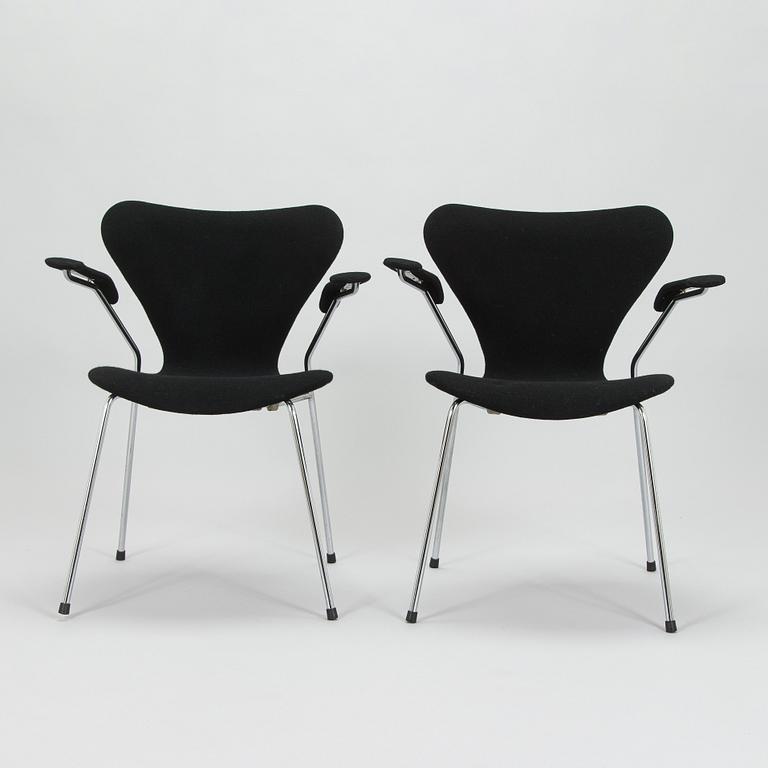 Arne Jacobsen, stolar, 7 st, "Sjuan", Fritz Hansen, Danmark, 1900-talets slut.