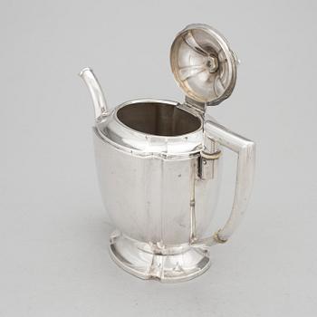 TEKANNA, silver. Karl Andersson, Stockholm, möjligen 1917. Vikt ca 549 gram.