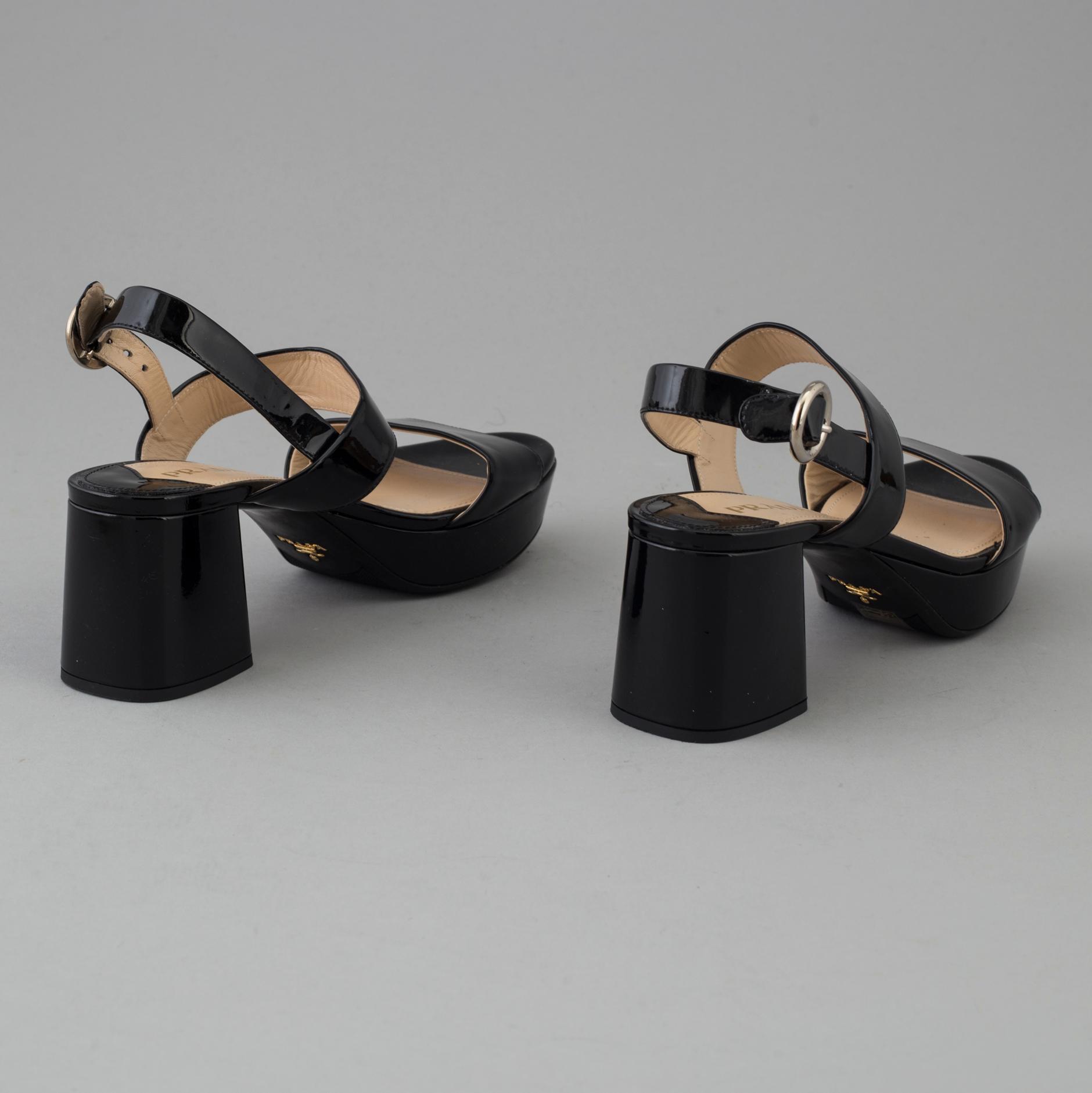 PRADA, sandaletter, storlek 38.