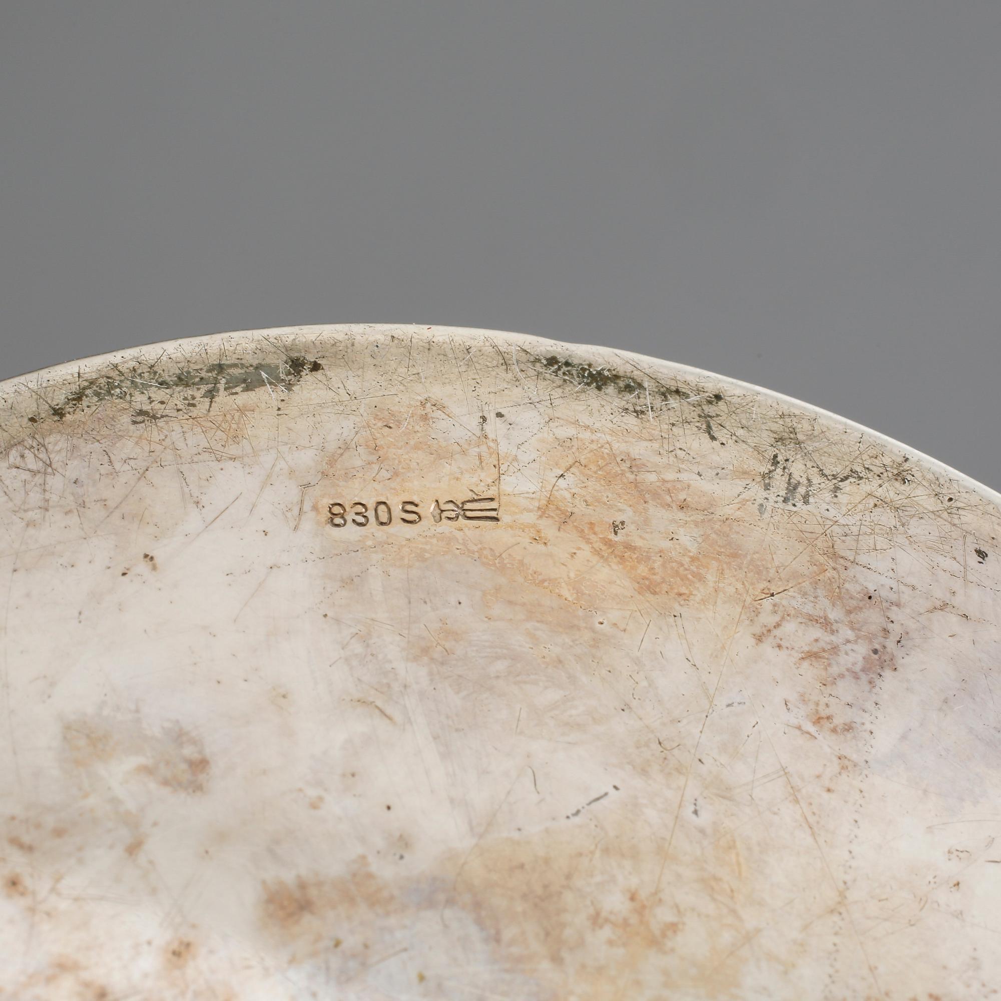 Three silver items from the 19th and 20th century. Weight 349 g.