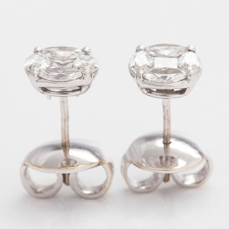 Örhängen, 18K vitguld med princess- samt navetteslipade diamanter.