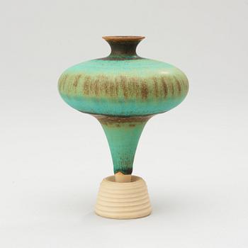 A Wilhelm Kåge 'Farsta Spirea' stoneware vase, Gustavsberg Studio 1957.