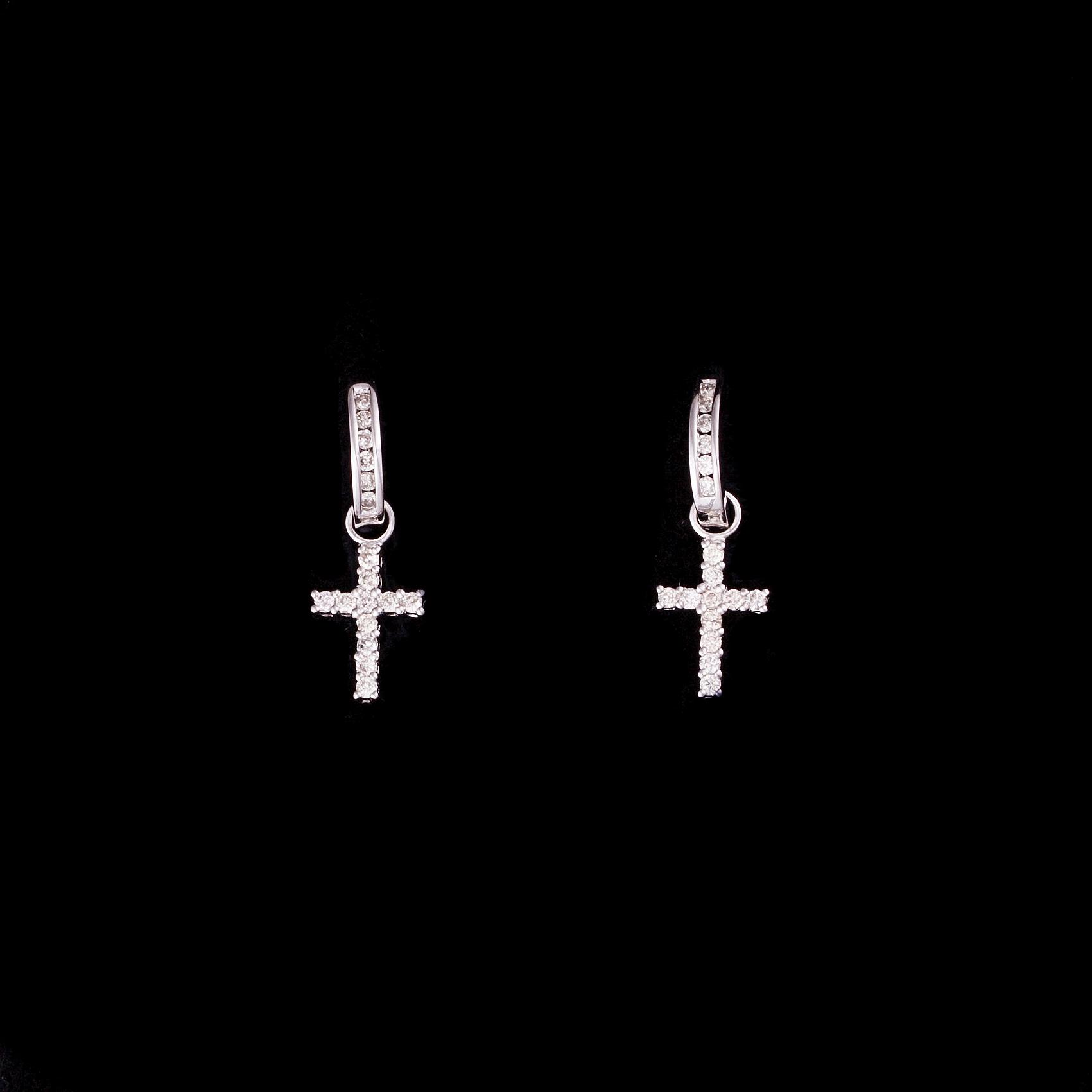 KORVAKORUT, 14K valkokultaa, timantteja. Paino n. 2,4 g.