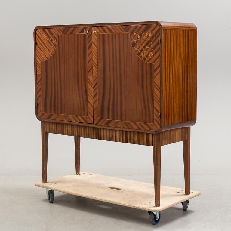 A 1940s cabinet.