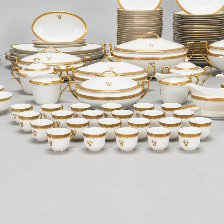 A ca. 235-piece porcelain dinnerware set, Puls H. Holzner Glaspalast Karlsbad, Czechoslovakia 1930s-40s.