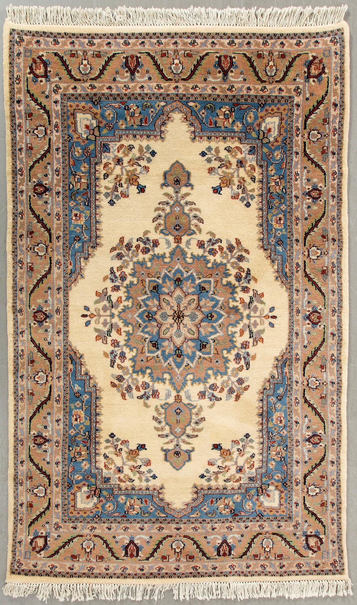 MATTA orientalisk ca 189 x 118 cm.