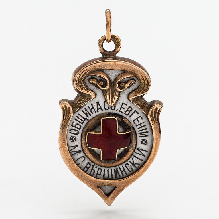 A 14K gold and enamel jetton. Control marked Anton Vasilijevitch Rihter, Astrakhan 1899-1916.