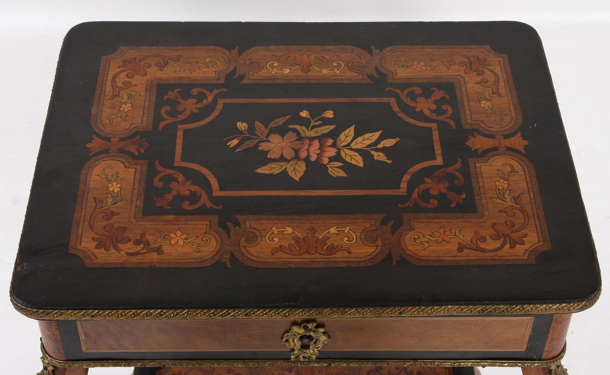 BORD, Louis XV-stil, 1900-tal.