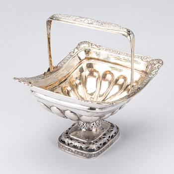 BRÖDSKÅL, silver, kontrollmästare Nikolay Dubrovin, Moskva, 1830. Vikt 310 g.