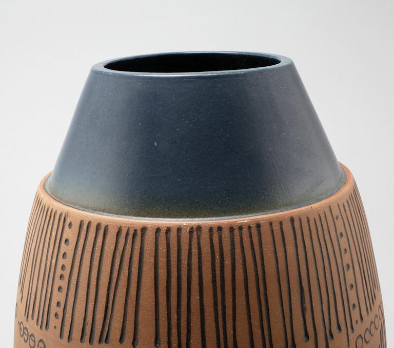 LISA LARSON, vas, stengods, Gustavsberg, omkring 1900-talets mitt.