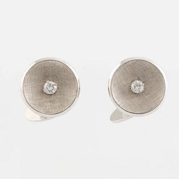 Cufflinks and shirt buttons, 18K white gold and brilliant cut diamonds.