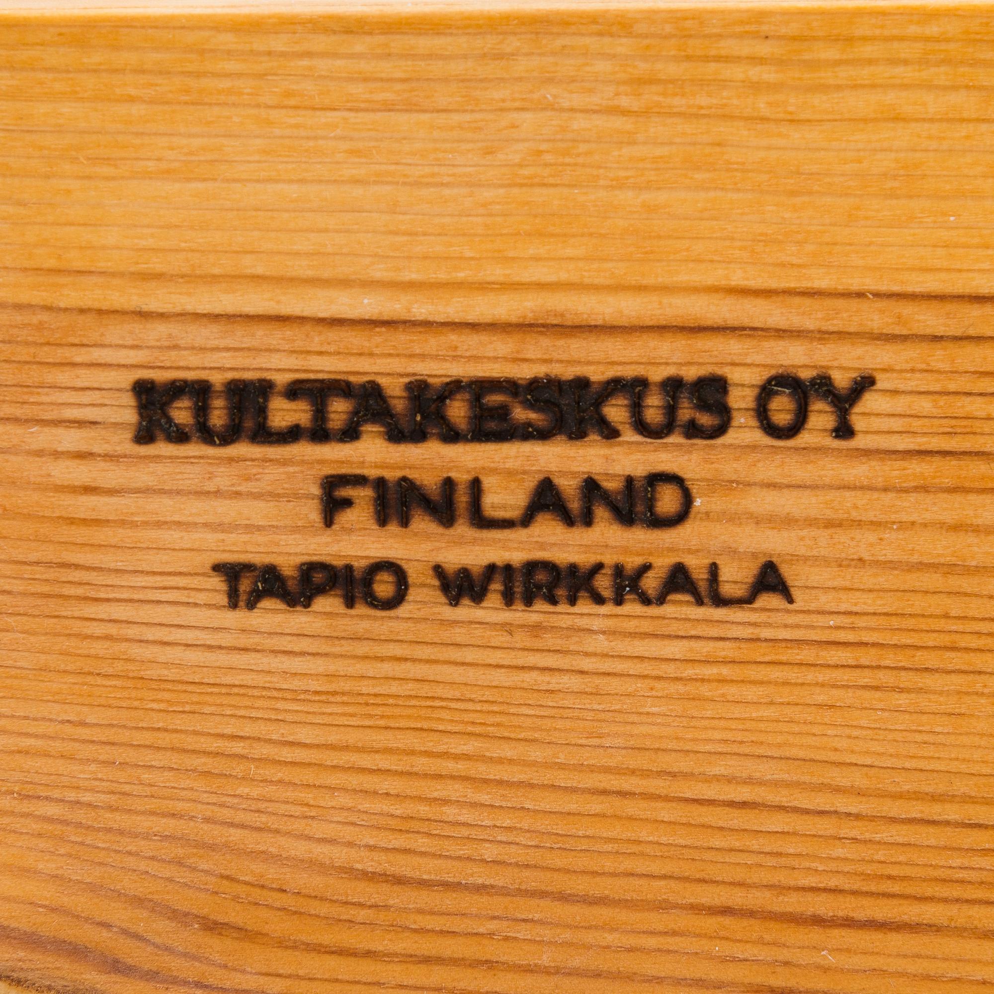 Tapio Wirkkala, two 1970s 'TW 488' ashtrays manufactured by Kultakeskus Hämeenlinna.