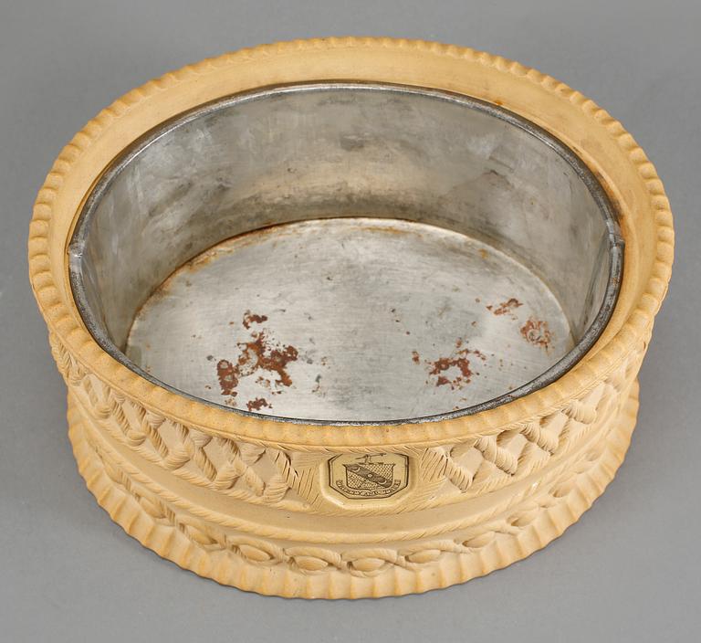 PASTEJFORM, lergods, Davenport, 1800-tal.
