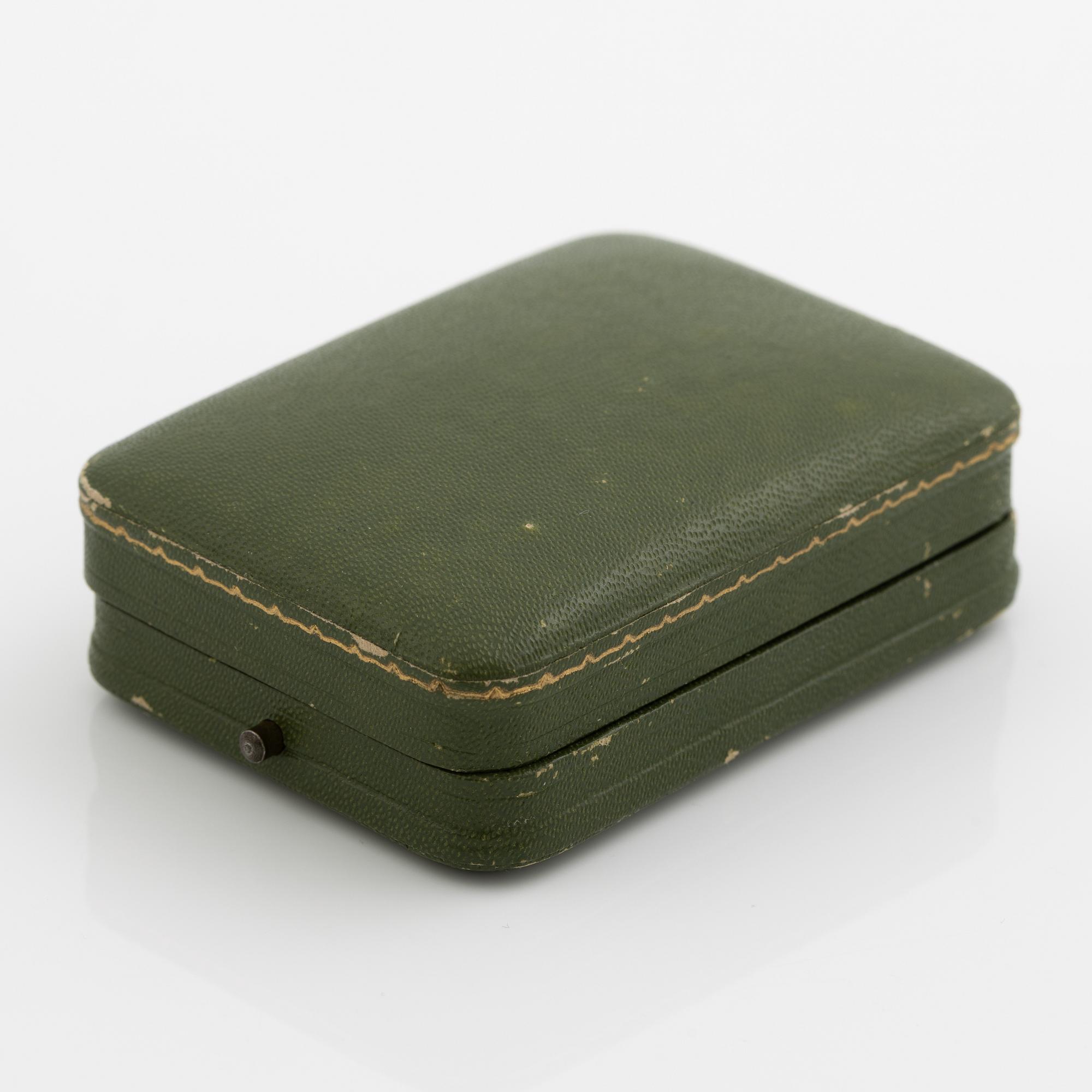 Örhängen 18K guld med fasettslipade vita stenar.