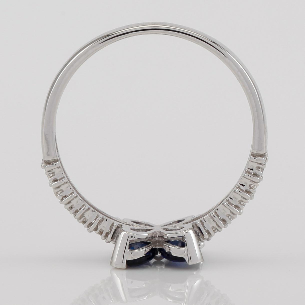 RING, 18K vitguld, diamanter tot ca 0.19 ct. och safirer tot 0.66 ct.
