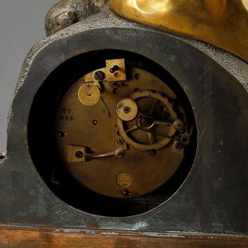 BORDSPENDYL, senempire, omkring 1800-talets mitt.