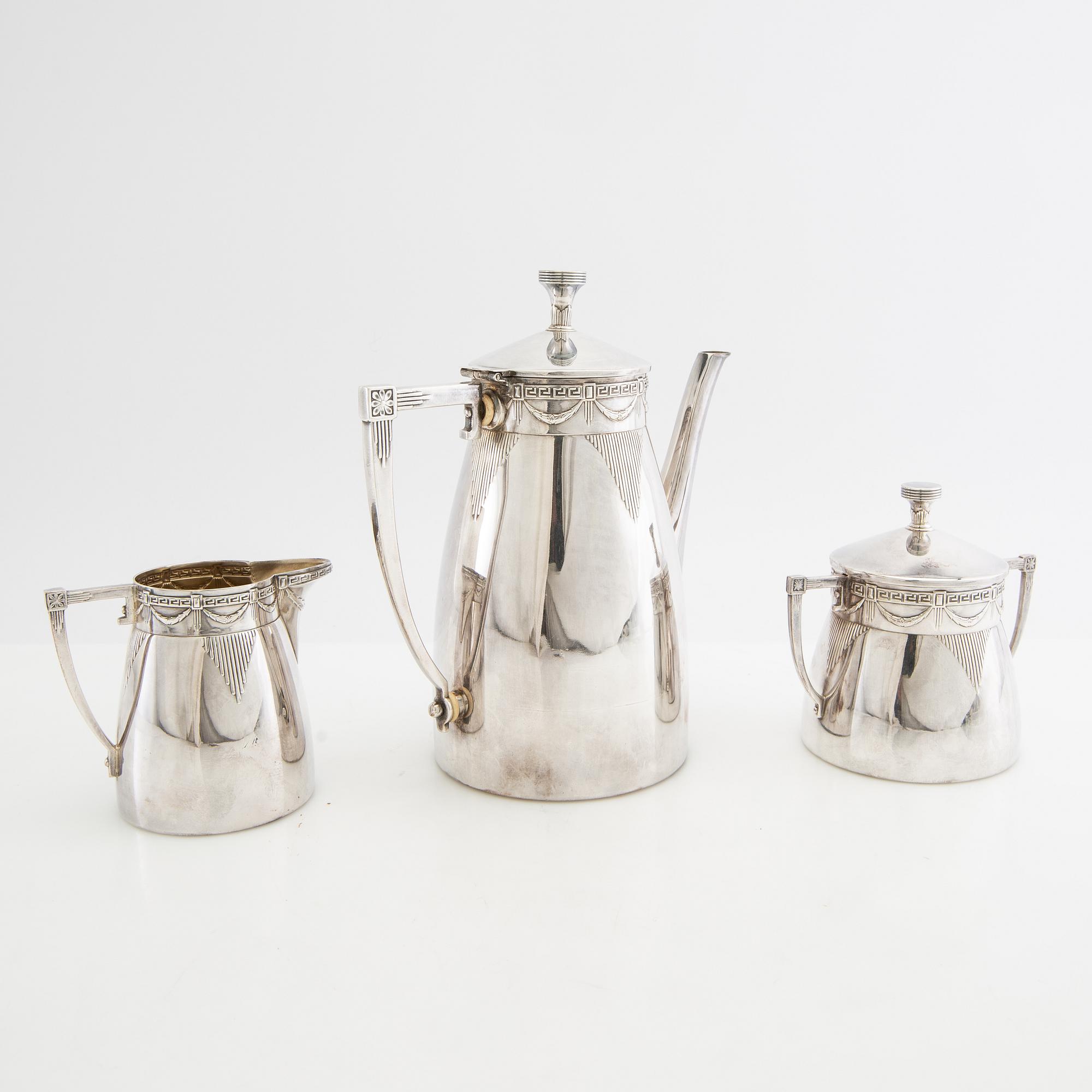 Coffee service, three pieces, silver plate, 20th century.