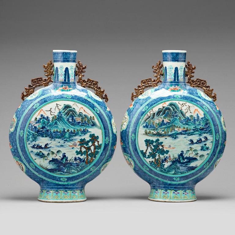 A pair of doucai moonflasks, Qing dynasty, 19th Century.