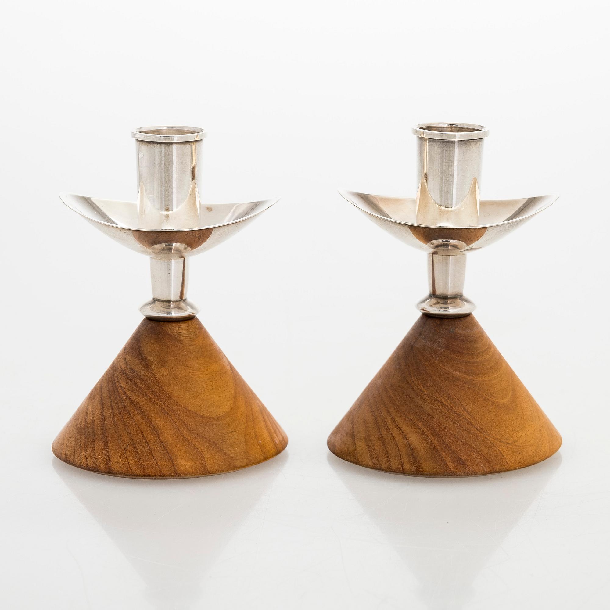 Anna-Greta Eker, ljusstakar, ett par, silver och mahogny, Auran Kultaseppä, Åbo 1961.