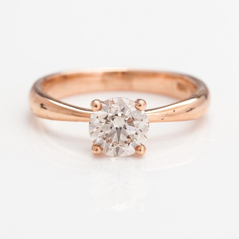 A 14K rose gold ring with a ca. 0.87 ct light brown diamond.