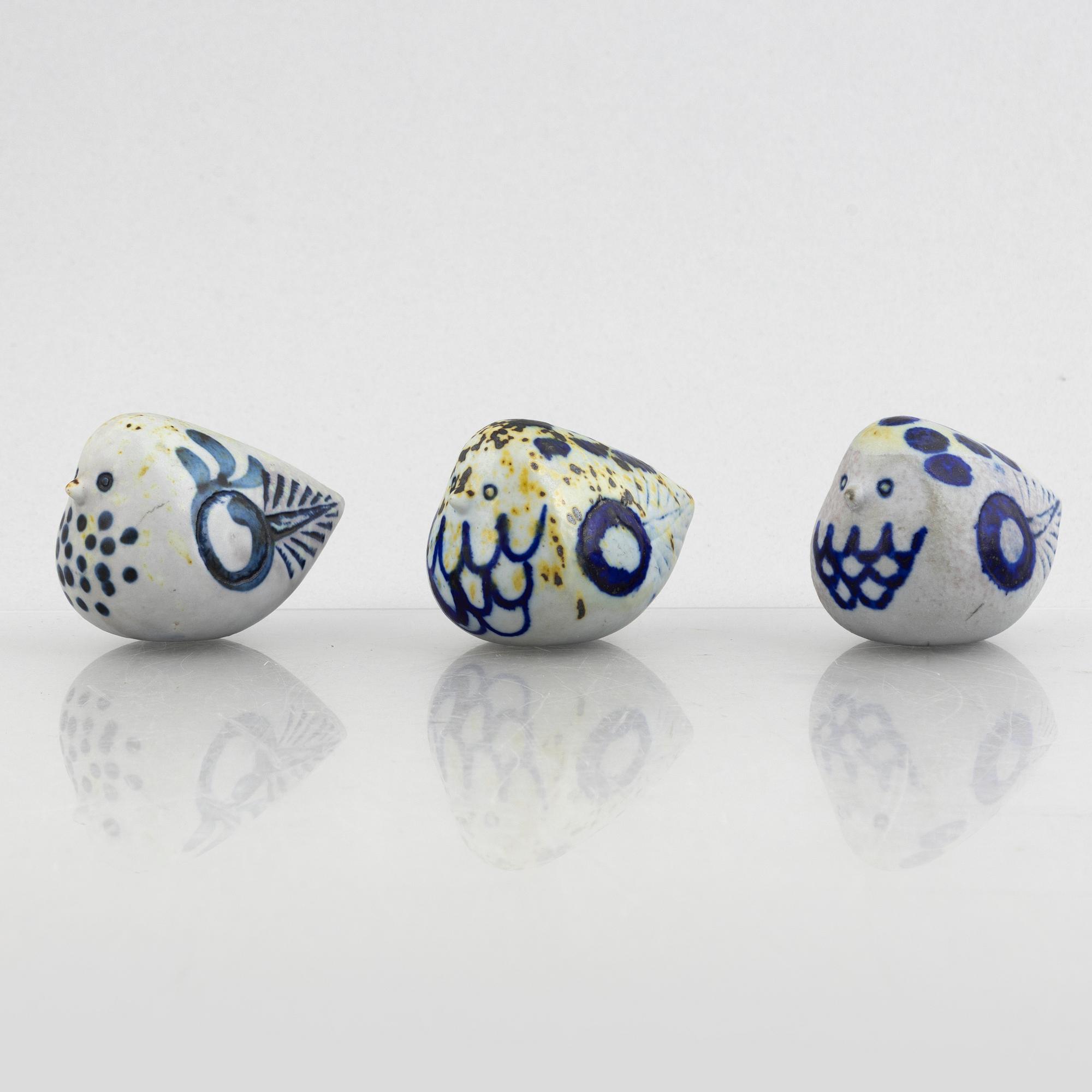 Lisa Larson, skulpturer, 8 st, småfåglar, stengods, Gustavsberg.