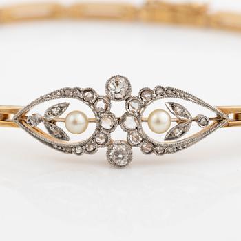 Bracelet 18K gold with cultured pearls and old mine and rose-cut diamonds.